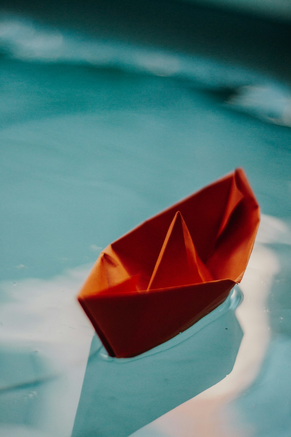 Łódka z papieru: origami krok po kroku